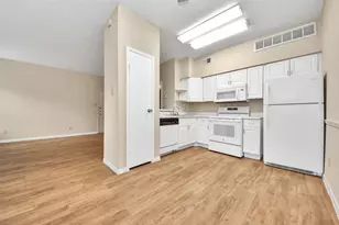 2021 Spenwick Dr, Houston, TX 77055 - Photo 7