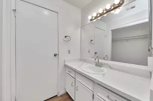 2021 Spenwick Dr, Houston, TX 77055 - Photo 15