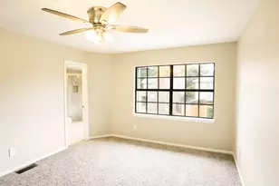 17 Regency Ln, Houston, TX 77088 - Photo 19