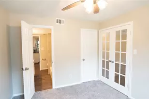 17 Regency Ln, Houston, TX 77088 - Photo 9