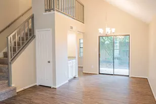 17 Regency Ln, Houston, TX 77088 - Photo 5