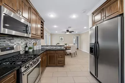 1607 Willowby Drive, Houston, TX 77008 - Photo 7