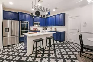 1111 W 26th St, Houston, TX 77008 - Photo 9