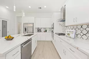 3020 Retta St, Houston, TX 77026 - Photo 5