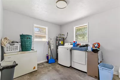 2105 Wayside Drive, Brenham, TX 77833 - Photo 11