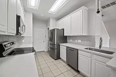 235 W Stedhill Loop, The Woodlands, TX 77384 - Photo 9