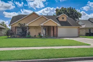 2010 Wildwood Dr, Deer Park, TX 77536 - Photo 3