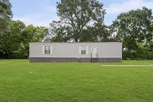 423 Silliman St, Sealy, TX 77474 - Photo 1