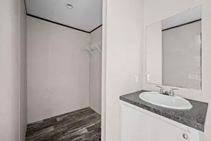 423 Silliman St, Sealy, TX 77474 - Photo 11