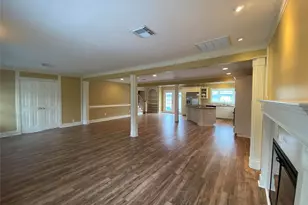 911 Hawthorne Rd, Clear Lake Shores, TX 77565 - Photo 7