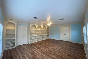 911 Hawthorne Rd, Clear Lake Shores, TX 77565 - Photo 17