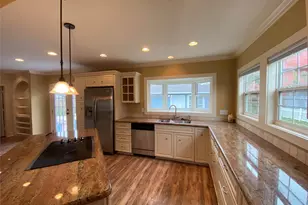 911 Hawthorne Rd, Clear Lake Shores, TX 77565 - Photo 11