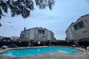 10855 Meadowglen Ln, Houston, TX 77042 - Photo 17