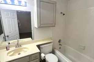 10855 Meadowglen Ln, Houston, TX 77042 - Photo 11