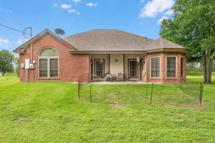 530 Chisolm Trail, Wallis, TX 77485 - Photo 23