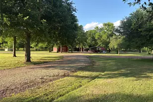 530 Chisolm Trail, Wallis, TX 77485 - Photo 5