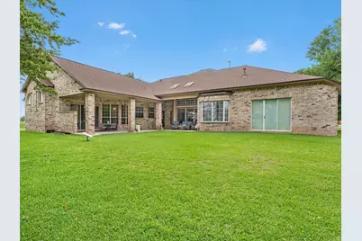 530 Chisolm Trail, Wallis, TX 77485 - Photo 3