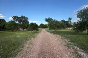 530 Chisolm Trail, Wallis, TX 77485 - Photo 7