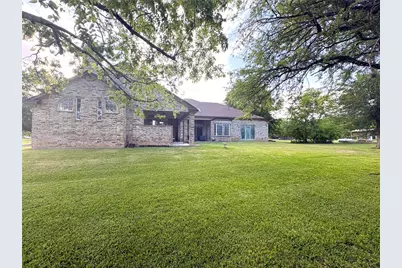 530 Chisolm Trail, Wallis, TX 77485 - Photo 3