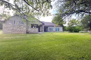 530 Chisolm Trail, Wallis, TX 77485 - Photo 3