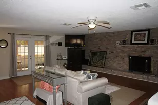 7333 Cayton St, Houston, TX 77061 - Photo 9