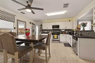 9902 Victoria Point Ln, Houston, TX 77075 - Photo 7