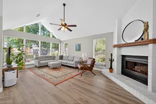 56 N Morningwood Ct, The Woodlands, TX 77380 - Photo 5