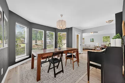 56 N Morningwood Court, The Woodlands, TX 77380 - Photo 9