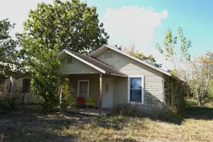 205 E Elliott St, Beeville, TX 78102 - Photo 1