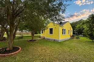 1109 4th St, Palacios, TX 77465 - Photo 1