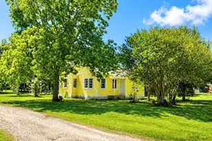 1109 4th St, Palacios, TX 77465 - Photo 3
