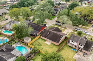 12510 Hunting Brook Dr, Houston, TX 77099 - Photo 39