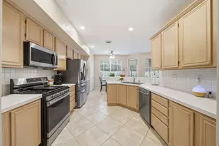 74 E Lakeridge Dr, The Woodlands, TX 77381 - Photo 13