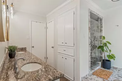 10218 Burgoyne Road, Houston, TX 77042 - Photo 15