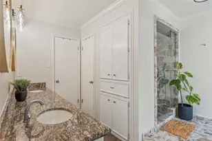 10218 Burgoyne Rd, Houston, TX 77042 - Photo 15