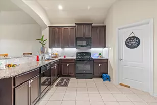 7911 Wood Hollow Dr, Baytown, TX 77523 - Photo 5