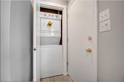 1903 Commonwealth Street #17, Houston, TX 77006 - Photo 3