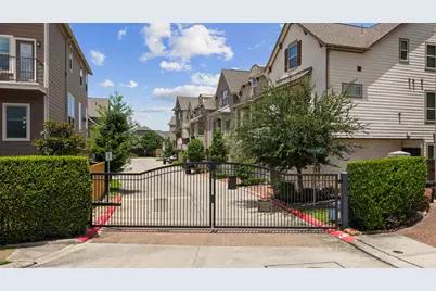 1010 Shepherd Oaks Drive, Houston, TX 77018 - Photo 3