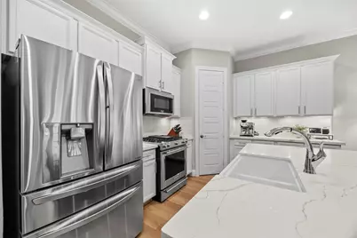 1010 Shepherd Oaks Drive, Houston, TX 77018 - Photo 9