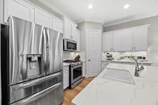 1010 Shepherd Oaks Dr, Houston, TX 77018 - Photo 9