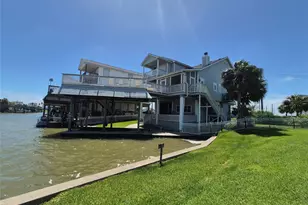 111 Kona Dr, Tiki Island, TX 77554 - Photo 3