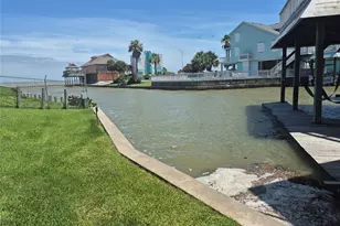 111 Kona Dr, Tiki Island, TX 77554 - Photo 5