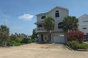 111 Kona Dr, Tiki Island, TX 77554 - Photo 1