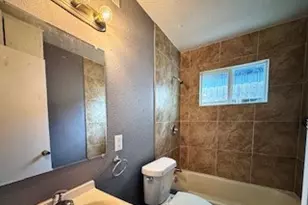 8010 Roswell St, Houston, TX 77022 - Photo 9