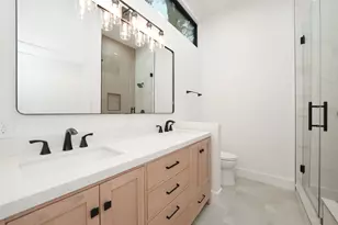 203 S Pathfinders Cir, The Woodlands, TX 77381 - Photo 17