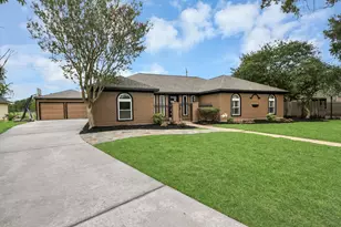 7822 Maple Tree Dr, Houston, TX 77088 - Photo 3