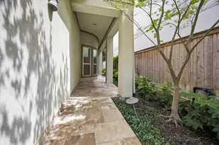 1533 Nevada St, Houston, TX 77006 - Photo 3