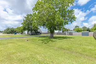 201 Texas Ave S, Anahuac, TX 77514 - Photo 7
