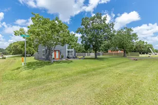 201 Texas Ave S, Anahuac, TX 77514 - Photo 9