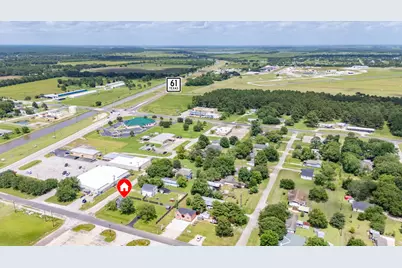 201 Texas Avenue S, Anahuac, TX 77514 - Photo 5